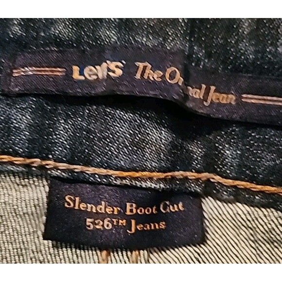 Levis Womens Jean Shorts Slender Bootcut 526 Size 8 Medium Wash Denim - Picture 5 of 10